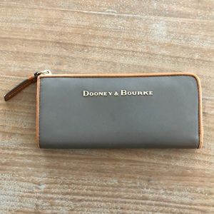 Dooney & Bourke Zip Around wallet